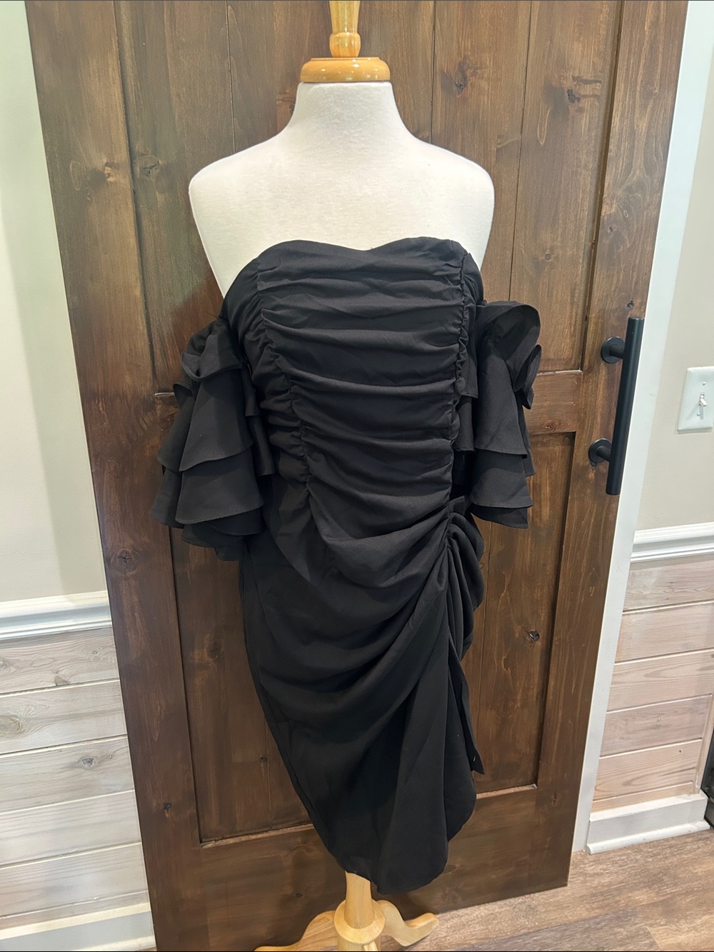 A58 NWT Boohoo Black Strapless Ruffled Ruche Midi Dress Size 10